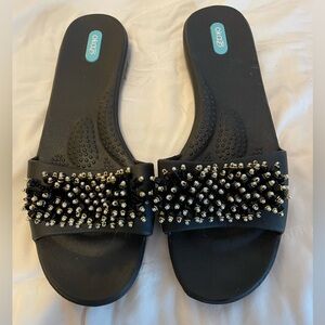 Size 11 rubberized sandals with pearl/bead detail.